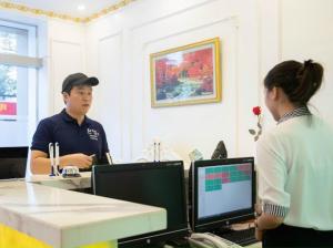 Μέλη του προσωπικού του Gold Business Hotel Bắc Ninh