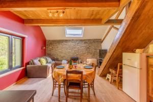 a kitchen and living room with a table and chairs at Gîte Bed & Bedot in Fauvillers