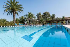 Bazén v ubytování Helion Resort nebo v jeho okolí