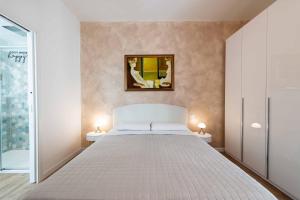 a bedroom with a bed and a mirror on the wall at MARCANTONIO ROOM Ampia camera con bagno privato e self check in in Perugia