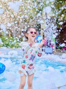 a little girl standing in front of a fountain at Sheraton Sanya Haitang Bay Resort in Sanya