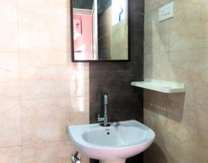 Koupelna v ubytování AYM Yoga Resort Arambol GOA