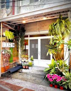 a store front with plants and a bench outside at House 平安 包棟民宿 寵物友善 in Anping
