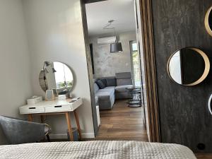 Posedenie v ubytovaní Apartament z ogródkiem