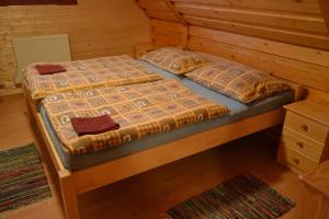 A bed or beds in a room at Chalupa Pohoda Slovenský raj Hrabušice