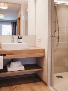 Koupelna v ubytování Hotel Chesa Monte 4Sterne Superior