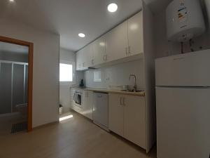 Η κουζίνα ή μικρή κουζίνα στο APARTAMENTOS sol y playa