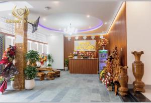 a lobby of a store with a flower shop at OYO 1192 Victory Hotel Dien Ban in Danang