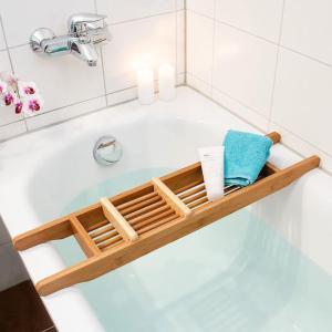 een badkamer met een ligbad en een houten plank bij Near Amsterdam and airport, 90m2, privacy! in Hoofddorp