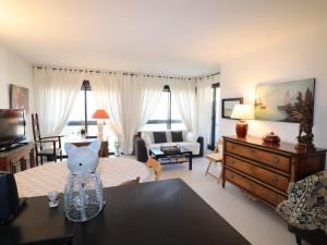a living room with a bed and a living room with a room at Appartement Annecy, 2 pièces, 2 personnes - FR-1-432-74 in Annecy