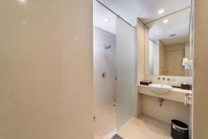Aston Cirebon Hotel and Convention Center的一间浴室