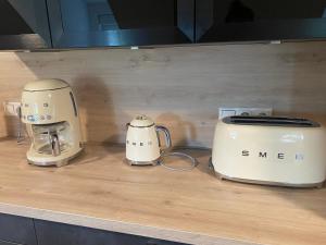 two toasters sitting on top of a counter at Colmdorf Ferienhaus in Bayreuth