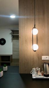 Kuchyň nebo kuchyňský kout v ubytování Galaxy Hotel