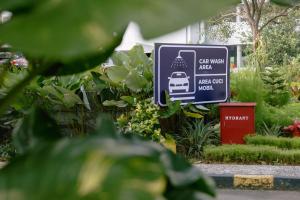 Aston Cirebon Hotel and Convention Center外面的花园