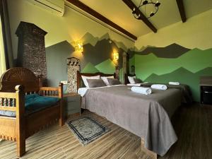 Katil atau katil-katil dalam bilik di Pesvebi Design Hotel and Cellar