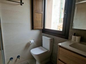 Kamar mandi di Apartamentos Villa de Panes - La Milera