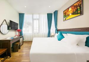 Yuni Hotel And Apartment tesisinde bir odada yatak veya yataklar