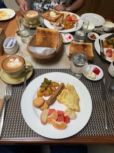 Makanan di atau di tempat lain dekat hotel