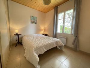 Un ou plusieurs lits dans un hébergement de l'établissement Maison indépendante avec terrasse, proche plage et terrain de 1100 m², Noirmoutier-en-l'Île - FR-1-224B-108