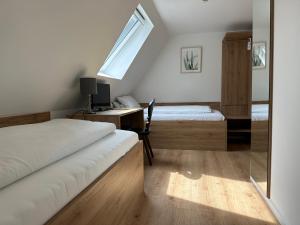 Postel nebo postele na pokoji v ubytování Waldhotel Eichenhof