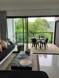 Ruang duduk di Charming apartment near Lamai beach with king size bed