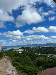 a view of a city and a body of water at 白浜リゾート・源 in Kanayama