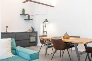 a kitchen and dining room with a table and chairs at Arya Nobile Dimora in Carovigno