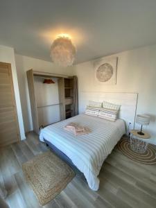 Postel nebo postele na pokoji v ubytování Villa moderne Houlgataise/Roof top/proche mer !