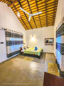 Ένα ή περισσότερα κρεβάτια σε δωμάτιο στο Green Village Safari Resort