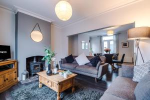 a living room with a couch and a table at Stunning 2-Bed Home in Chester by 53 Degrees Property - Amazing location - Ideal for Couples & Groups - Sleeps 6 in Chester