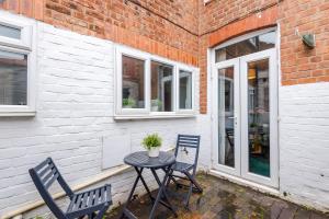 a table and two chairs in front of a building at Stunning 2-Bed Home in Chester by 53 Degrees Property - Amazing location - Ideal for Couples & Groups - Sleeps 6 in Chester