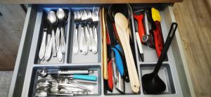 a drawer full of utensils in a container at Zrekonštruovaný byt s výhľadom na tichom mieste in Púchov