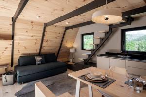 a living room with a couch and a table at Chalet Tir Longë in Cesana Torinese