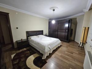 a bedroom with a bed and a wooden floor at Villa surrounded by nature in Kireçhane