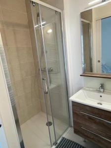 Ванна кімната в Appart Neuf - Secteur Privilégié