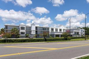 Ramada by Wyndham Altamonte Springs Near I-4