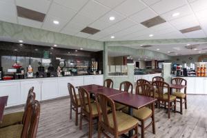 Restaurace v ubytování Ramada by Wyndham Altamonte Springs Near I-4