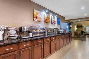 A restaurant or other place to eat at Comfort Inn & Suites Black River Falls I-94