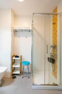 Et badeværelse på Apartamento en Baiona con terraza y parking