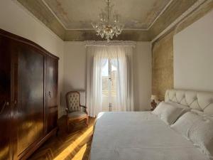 Ένα ή περισσότερα κρεβάτια σε δωμάτιο στο Garibaldi St Cozy Retreat Exclusive Boutique Apartment