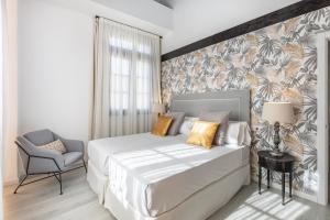 Apartamentos Puerta Elvira Suites 3000客房内的一张或多张床位