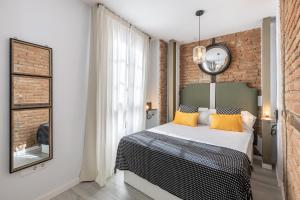 Apartamentos Puerta Elvira Suites 3000客房内的一张或多张床位