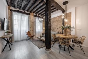 格拉纳达Apartamentos Puerta Elvira Suites 3000的相册照片