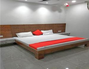 a bedroom with a large bed with a red blanket at Hotel Delight Inn, Amritsar in Amritsar