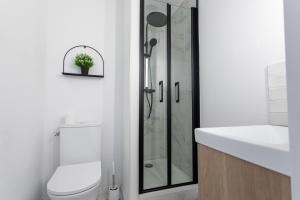 Kúpeľňa v ubytovaní Joli Studio, Esplanade Compans Caffarelli, Wifi