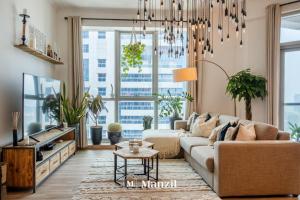 Posezení v ubytování Manzil - Stunning 2BR Apartment in Dubai Marina