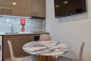 a kitchen with a marble table and chairs at Bonneville Setúbal I, By Home Match in Setúbal +6 photos