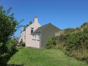 a house on the side of a hill at 2 Sunny Hill in Haverfordwest