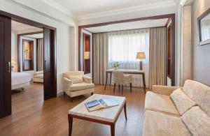 Гостиная зона в NH Collection A Coruña Finisterre