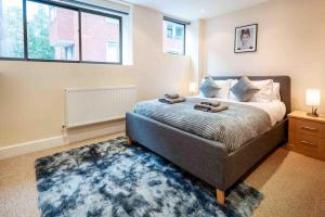 a bedroom with a large bed and a window at Immaculate 1-Bed House in London in London